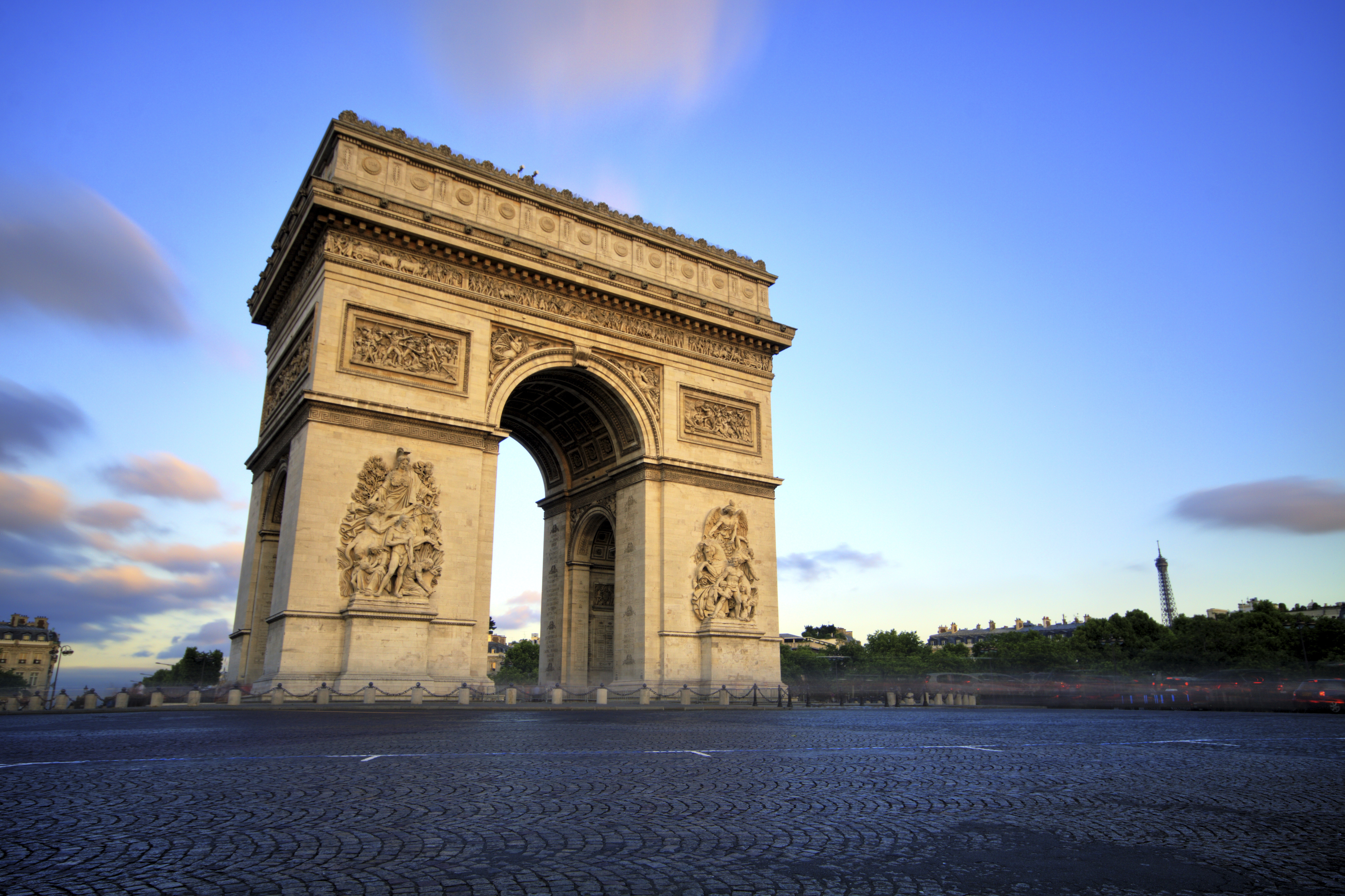 ถนนฌ็องเซลิเซ่และประตูชัยนโปเลียน (Champs-Élysées & Arc de Triomphe) กรุงปารีส ประเทศฝรั่งเศส